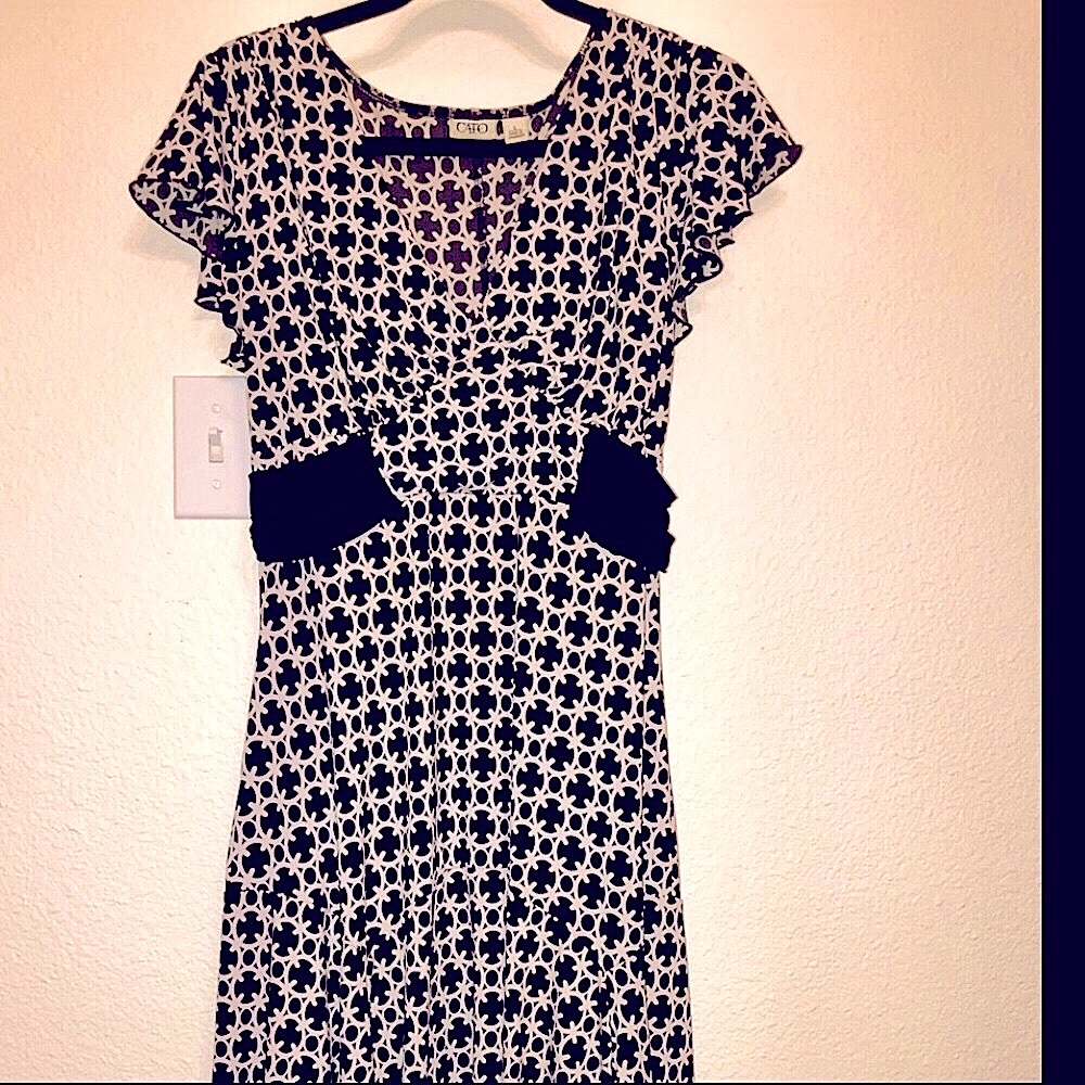 BLACK n WHITE SLINKY SHORT SLEEVE SHORT FLOWY DRESS  CATO  L  TIE BELT IN BACK